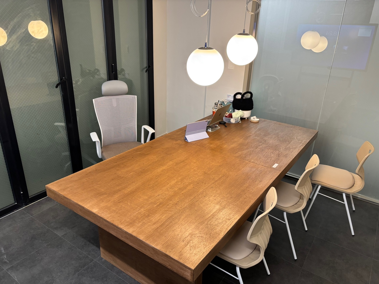 탄소쥬크 메인 공간