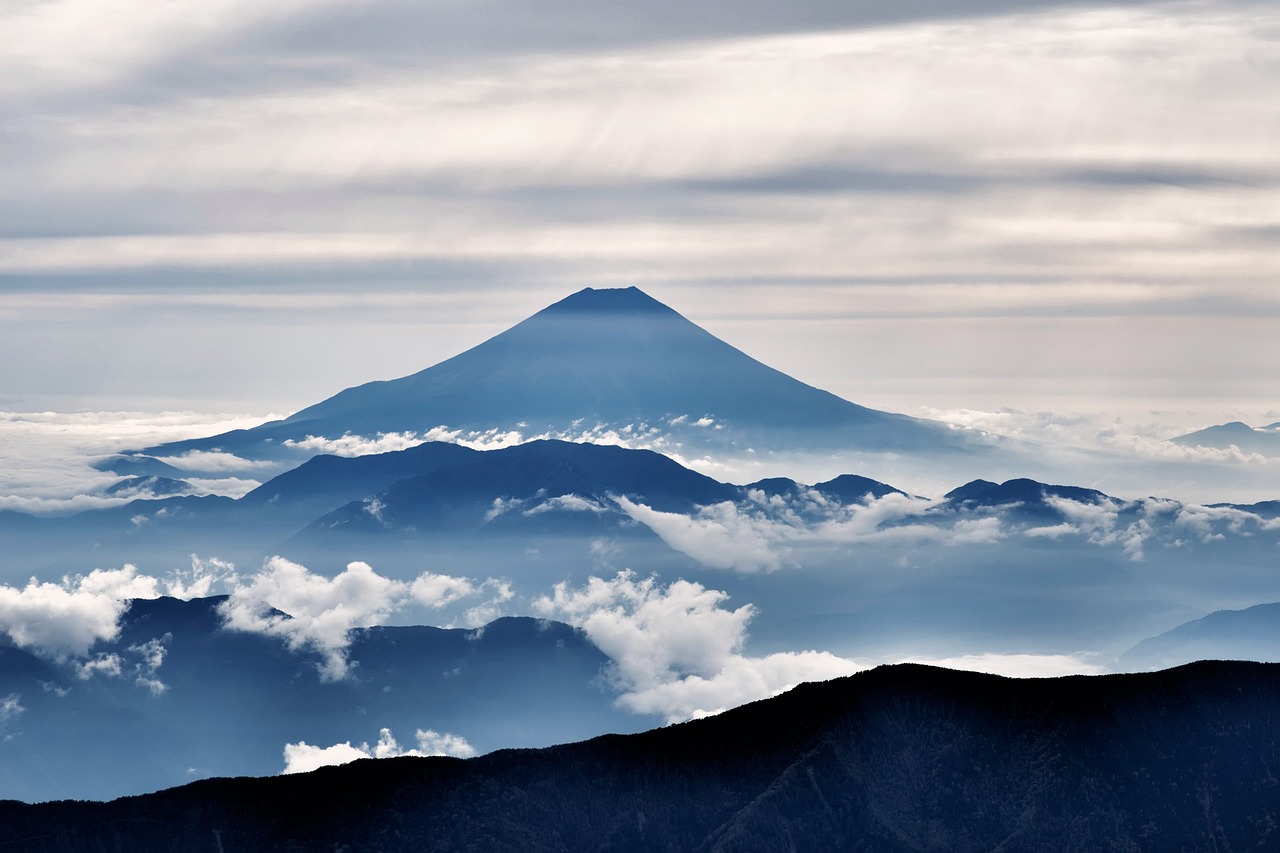mt fuji, volcano, silhouettes-2232246.jpg